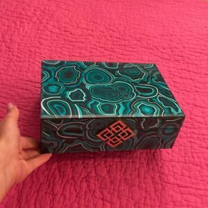 Stylish Green Patterned  box